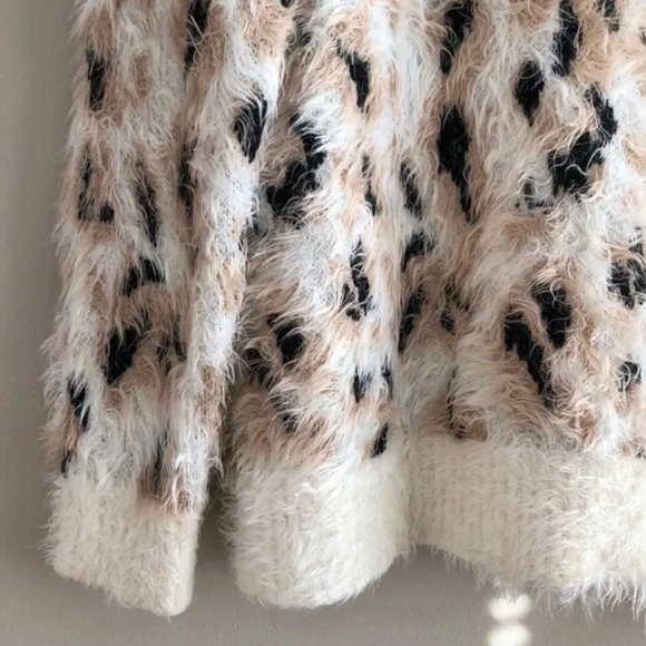 Minkpink Soft Comfy Fuzzy Leopard Print Long Sleeve Sweater Shirt Top White - Picture 5 of 10